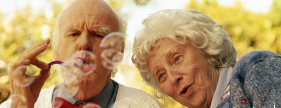 当你老了也不要惧怕皱纹与白发它们是散落在你表情深处的某个黄昏它们