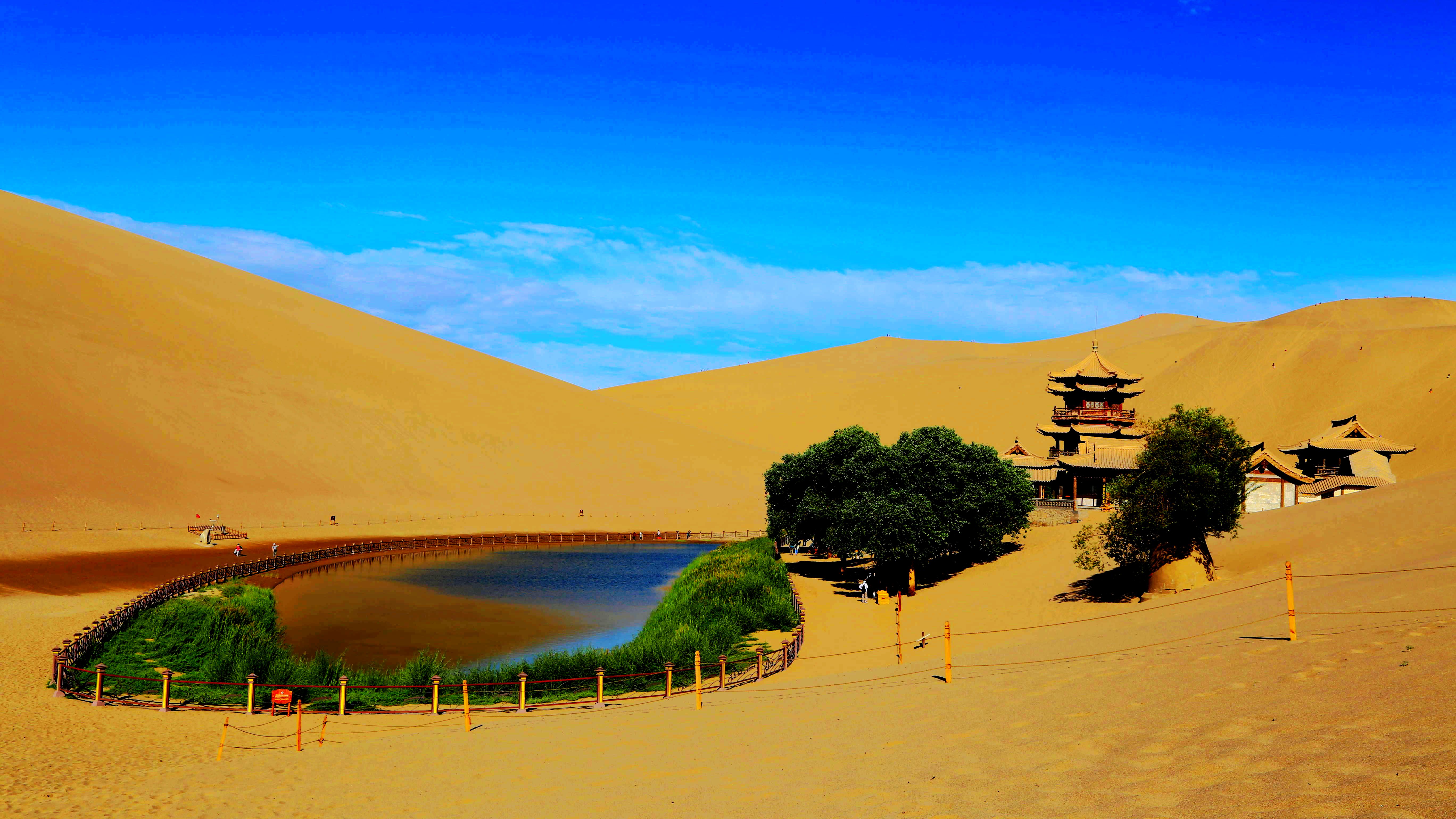 鸣沙幽怨月牙泉 鸣沙幽怨月牙泉