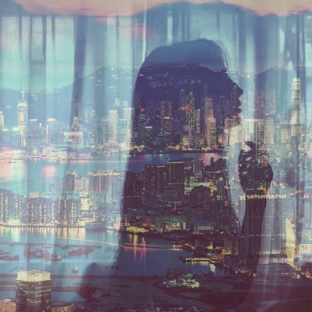 忆往昔，苍白了容颜