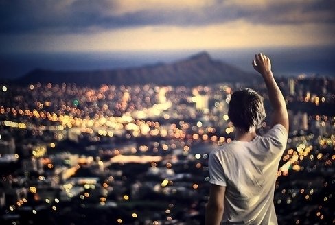 年轻人,加油。 年轻人,加油。